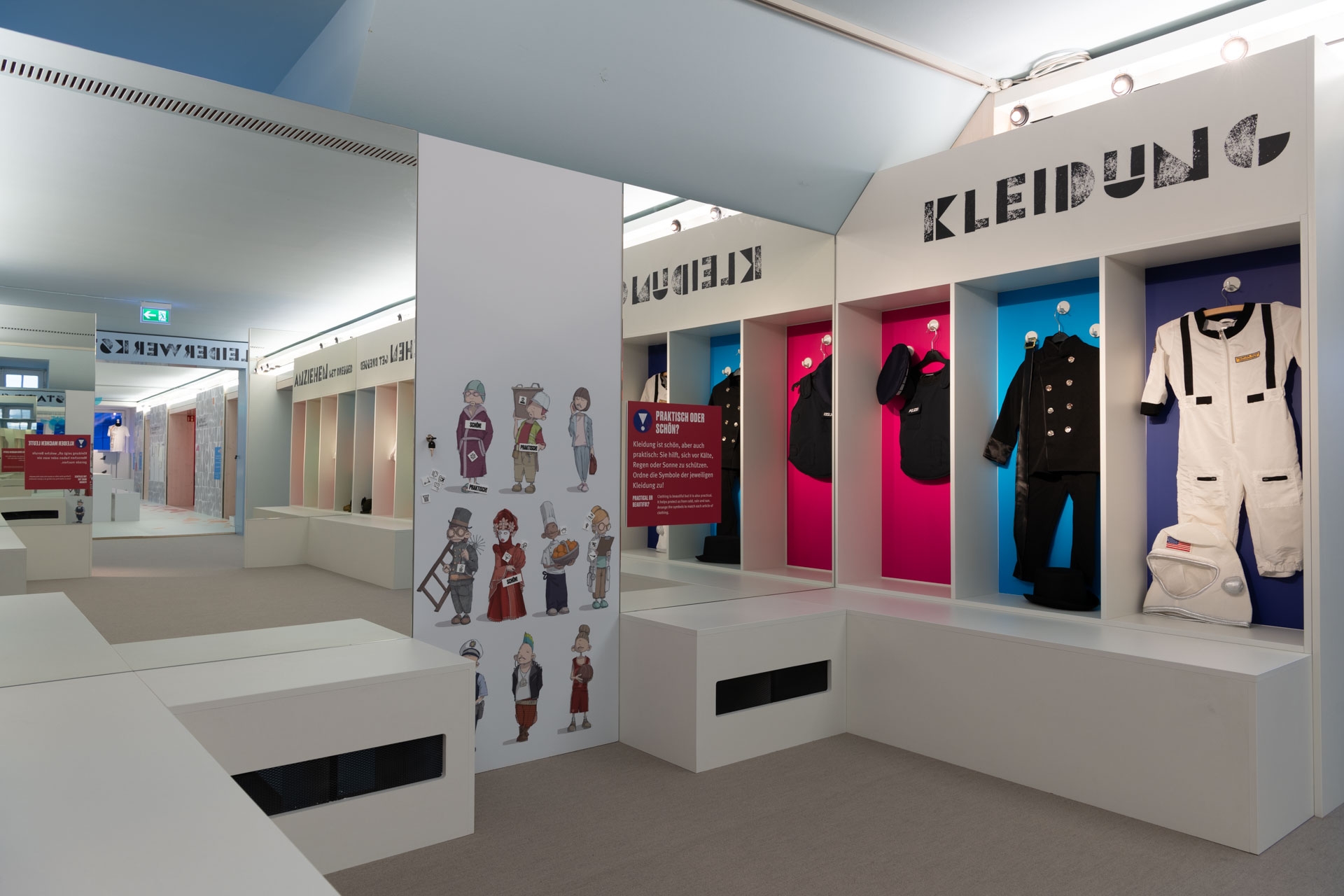 Ausstellungsraum „Ran an den Stoff!“ Mode-Mitmachausstellung im