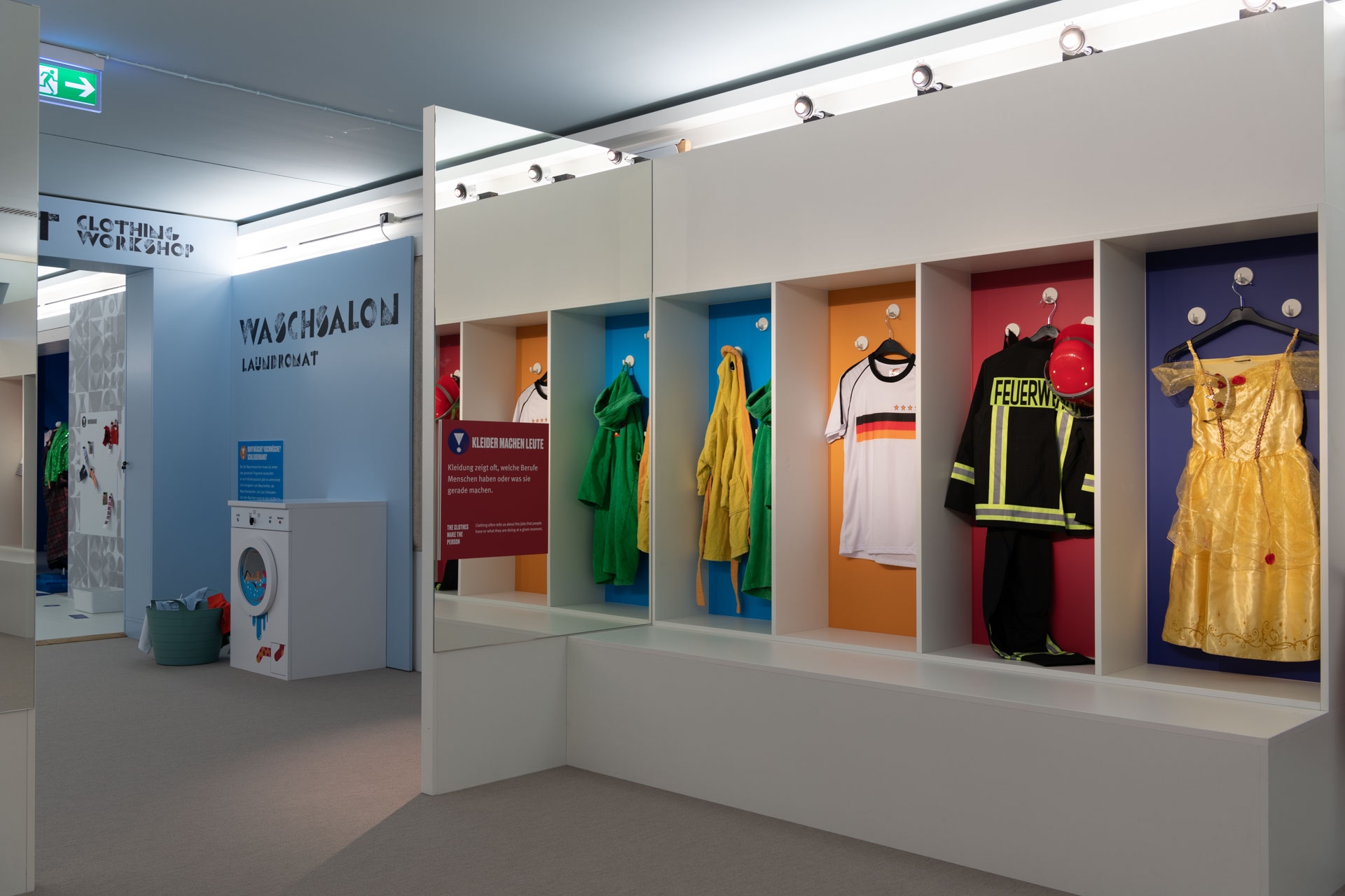 Ausstellungsraum „Ran an den Stoff!“ Mode-Mitmachausstellung im