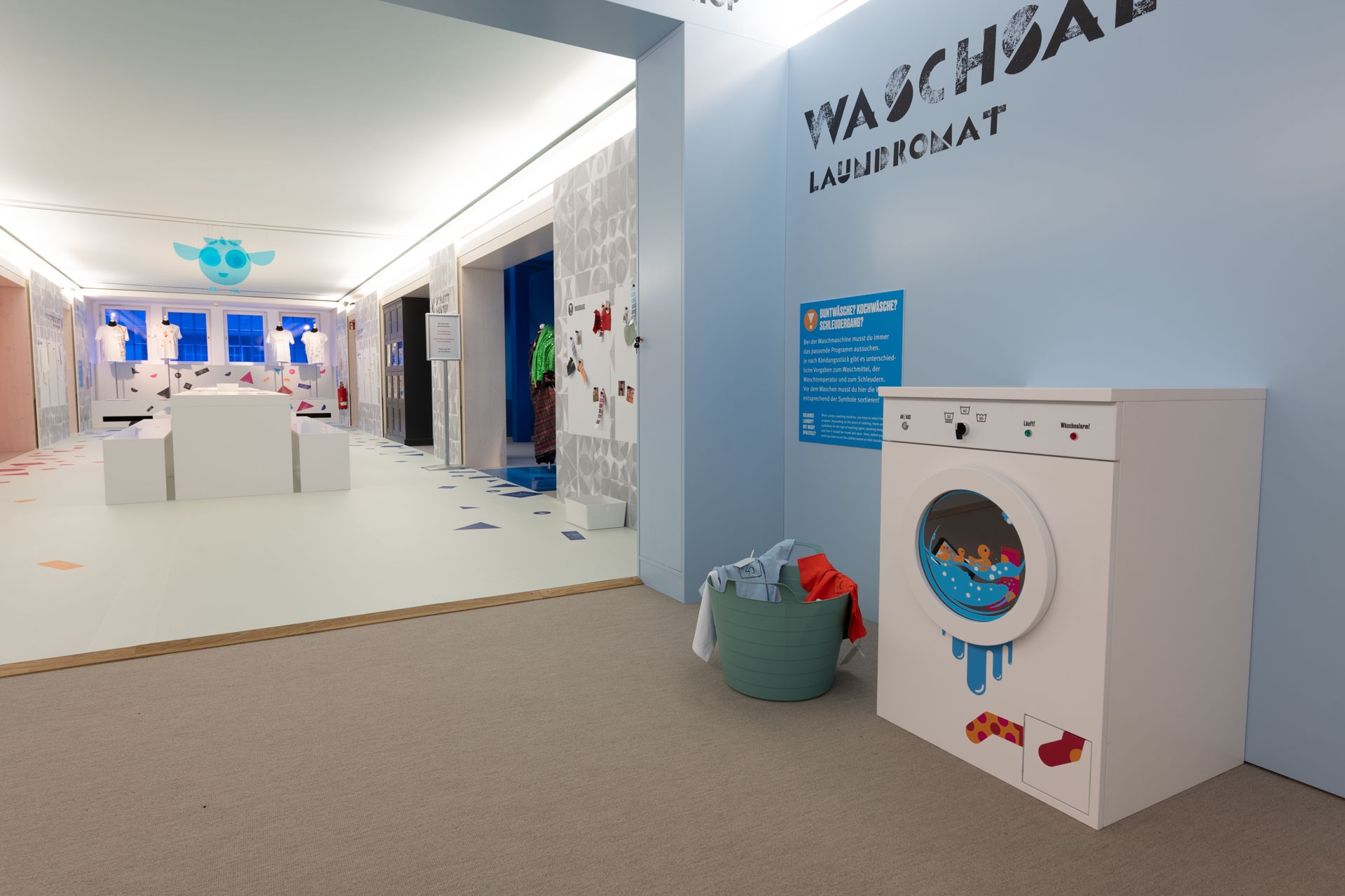 Ausstellungsraum „Ran an den Stoff!“ Mode-Mitmachausstellung im