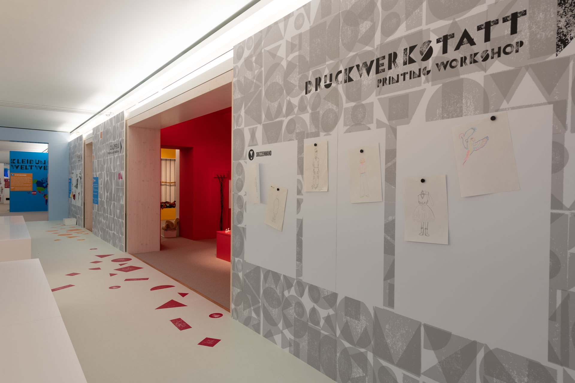 Ausstellungsraum „Ran an den Stoff!“ Mode-Mitmachausstellung im
